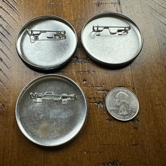 Vintage 80's Las Vegas Harold's Club Hotel Casino Great Reno Balloon Race Pins - Picture 2 of 2